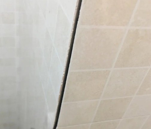 镇宁瓷砖空鼓维修公司分享阳台瓷砖脱落的修复过程可以分为以下几个步骤